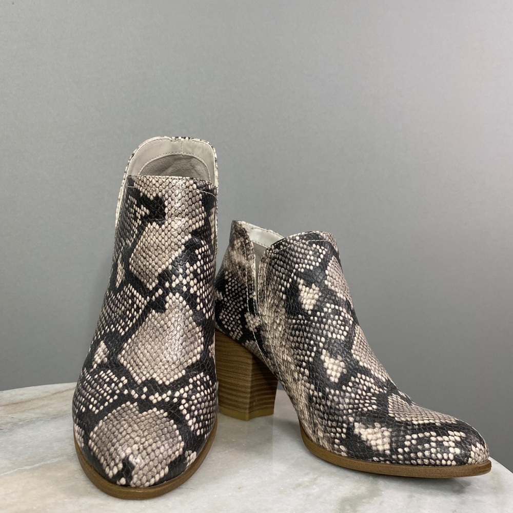 Fergalicious Faux Snakeskin Heeled Booties Size 8.5